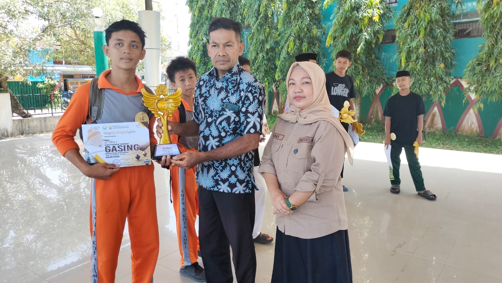 Serunya Lomba Gasing di Museum Gentala Arasy, Generasi Muda Belajar Cinta Tradisi