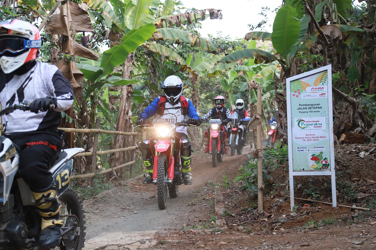 Hobi Terabasan, Begini Teknik Aman dan Nyaman Naik Motor Trail