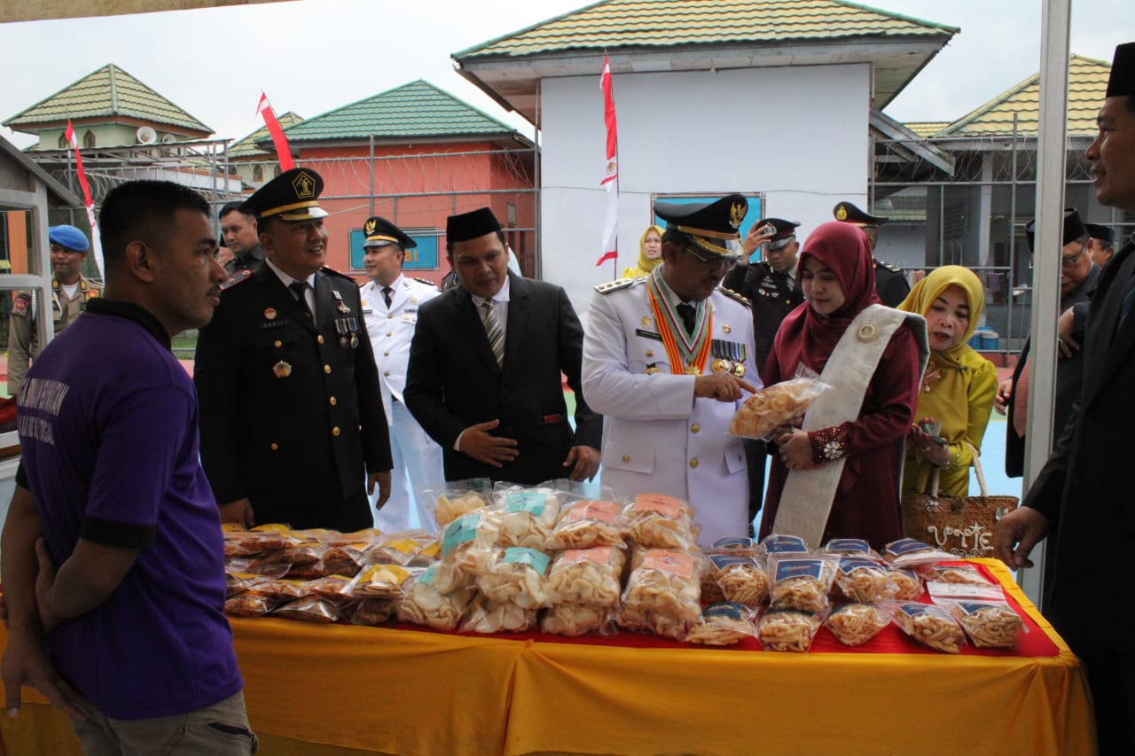 Bupati Tanjabbar Anwar Sadat Apresiasi Produk Karya Warga Binaan Lapas Kualatungkal