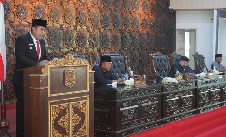 Bupati H M Syukur Sampaikan RPD Pelaksanaan APBD 2024