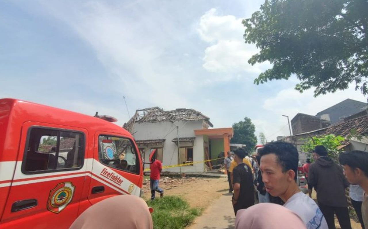 Rumah Polisi yang Meledak di Mojokerto Masih Diselidiki