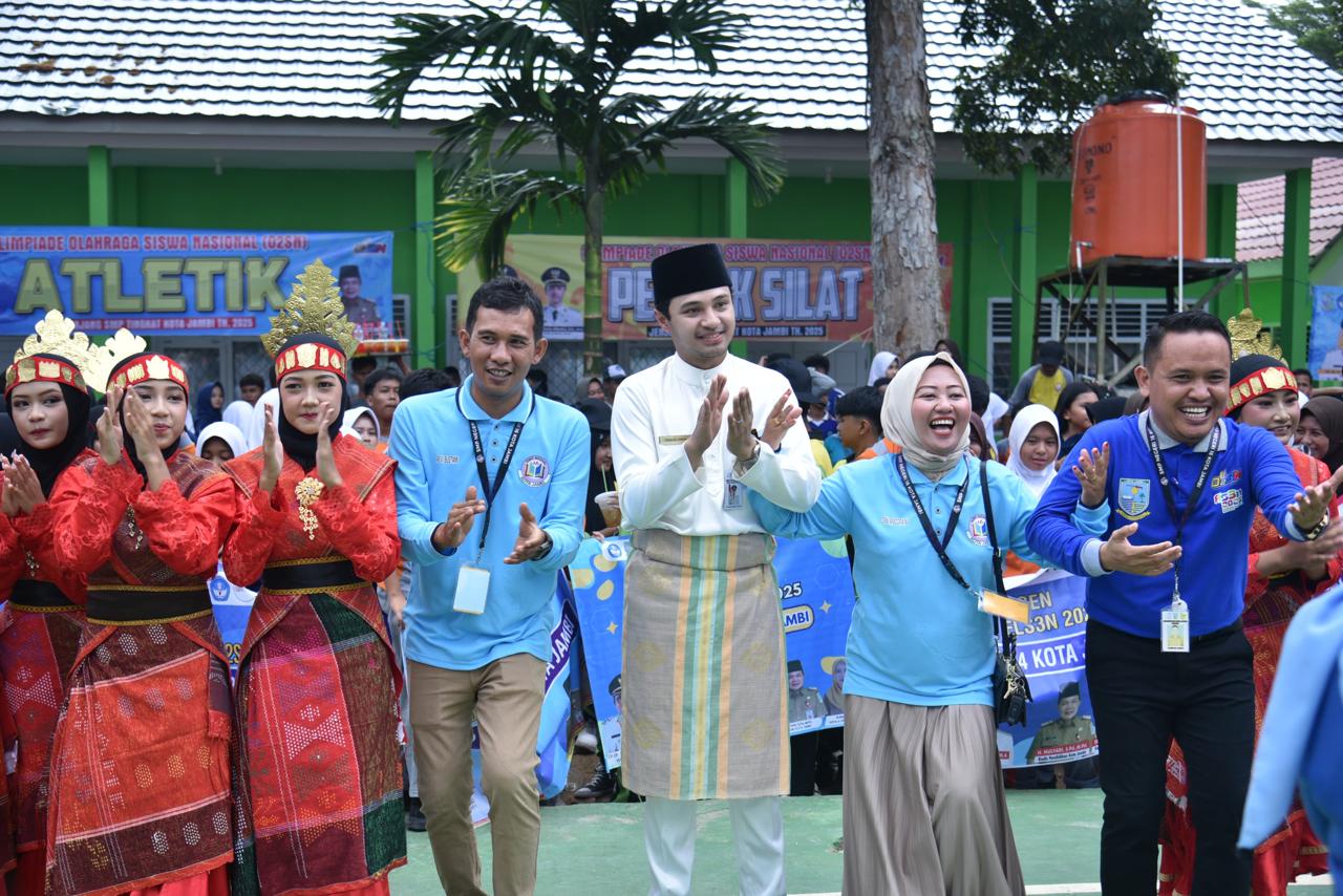Semarak! Wawako Diza Buka O2SN dan FLS3N 2025, Ribuan Siswa SMP Kota Jambi Unjuk Prestasi