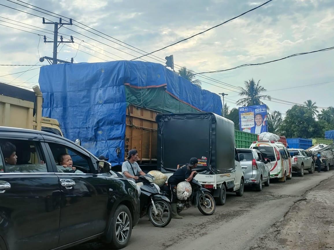 Arus Lalulintas Muara Bulian - Tembesi Macet Total