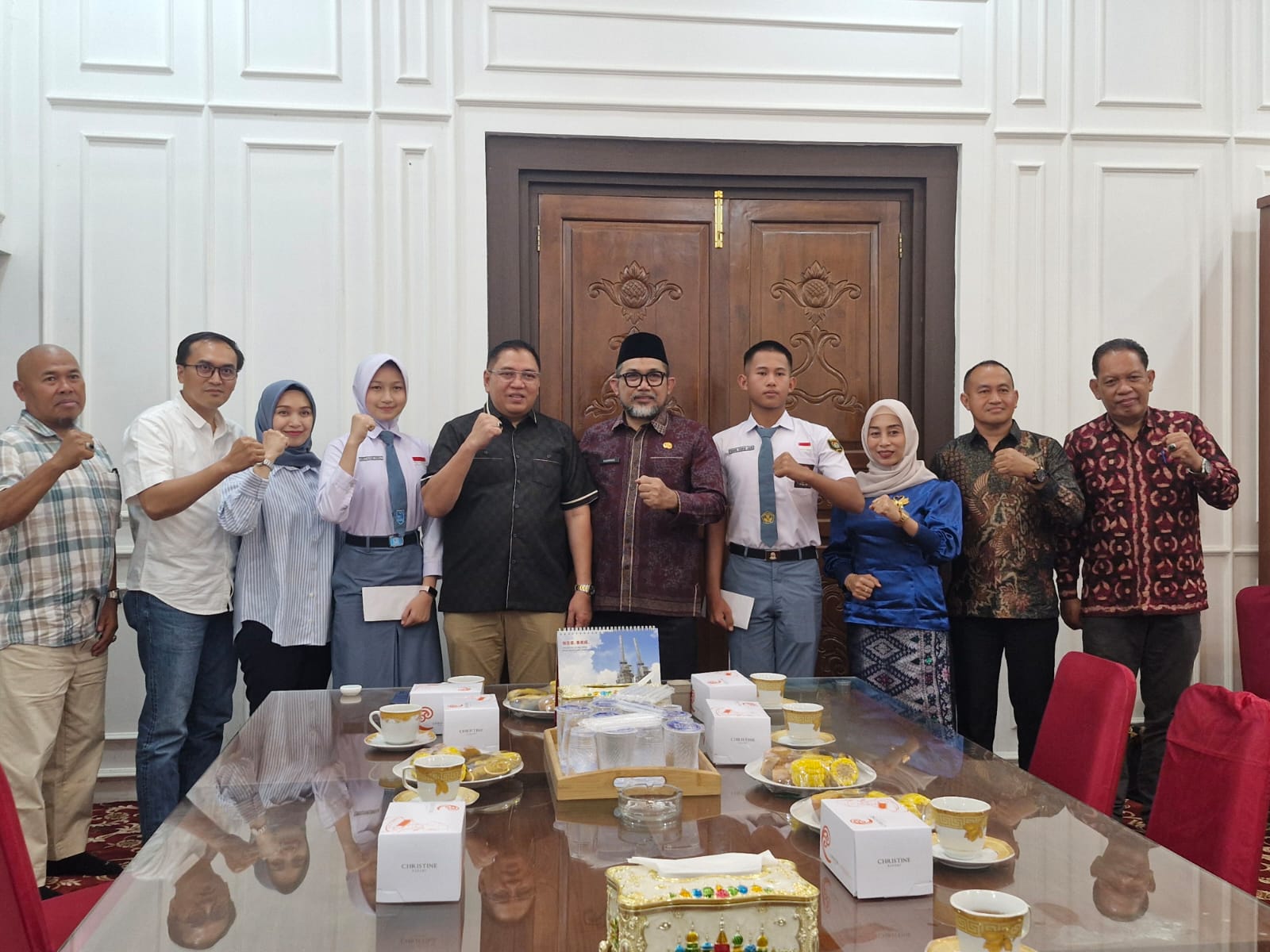 Sekda Sudirman Lepas 2 Calon Paskibraka Tingkat Pusat Utusan Provinsi Jambi