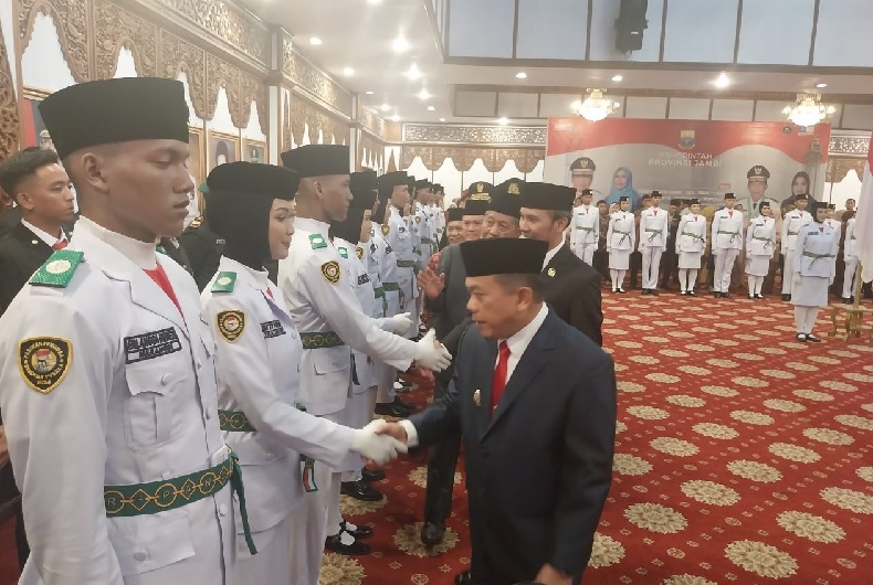 Gubernur Al Haris Kukuhkan 54 Orang Paskibraka Merah Putih Tingkat Provinsi Jambi, Pesankan Ini