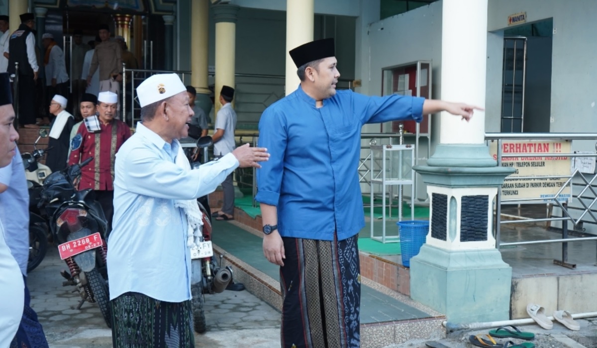 Bupati M. Syukur Bernostalgia di Masjid Al-Muhajirin, Minta Kehadiran OPD Diabsen hingga Bawa Anggaran 100 M