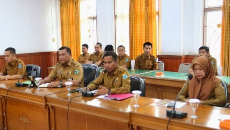 Sekwan DPRD Batanghari Muhammad Ali Pimpin Rapat Evaluasi Pegawai Sekretariat DPRD Batanghari