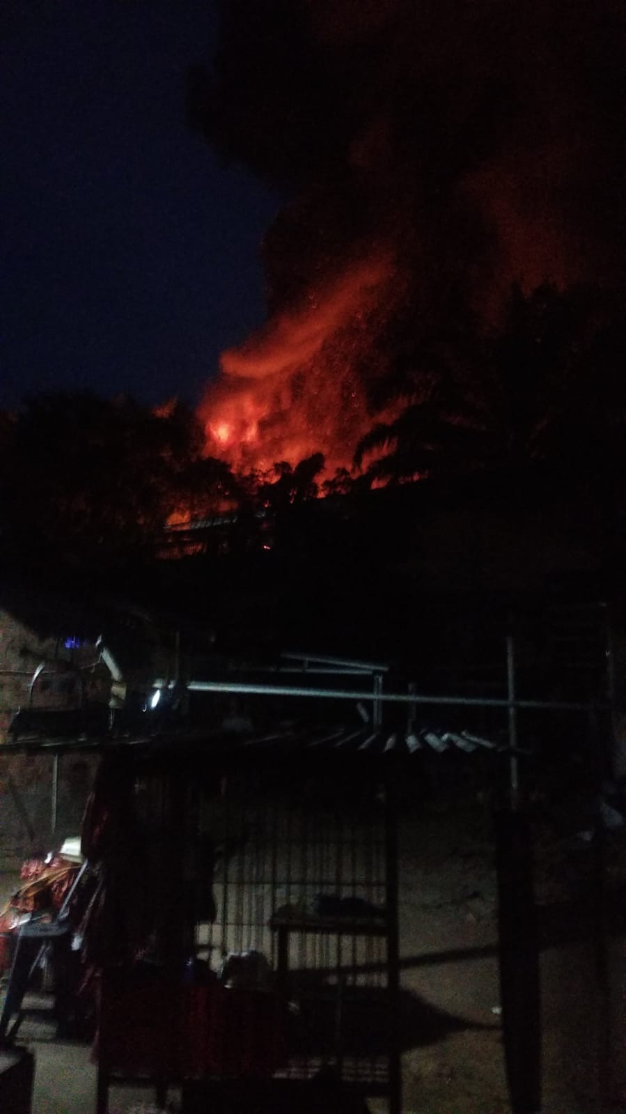BREAKINGNEWS:  Kebakaran Hebat Terjadi di Kawasan Bohok Kota Jambi, Diduga Gudang Minyak