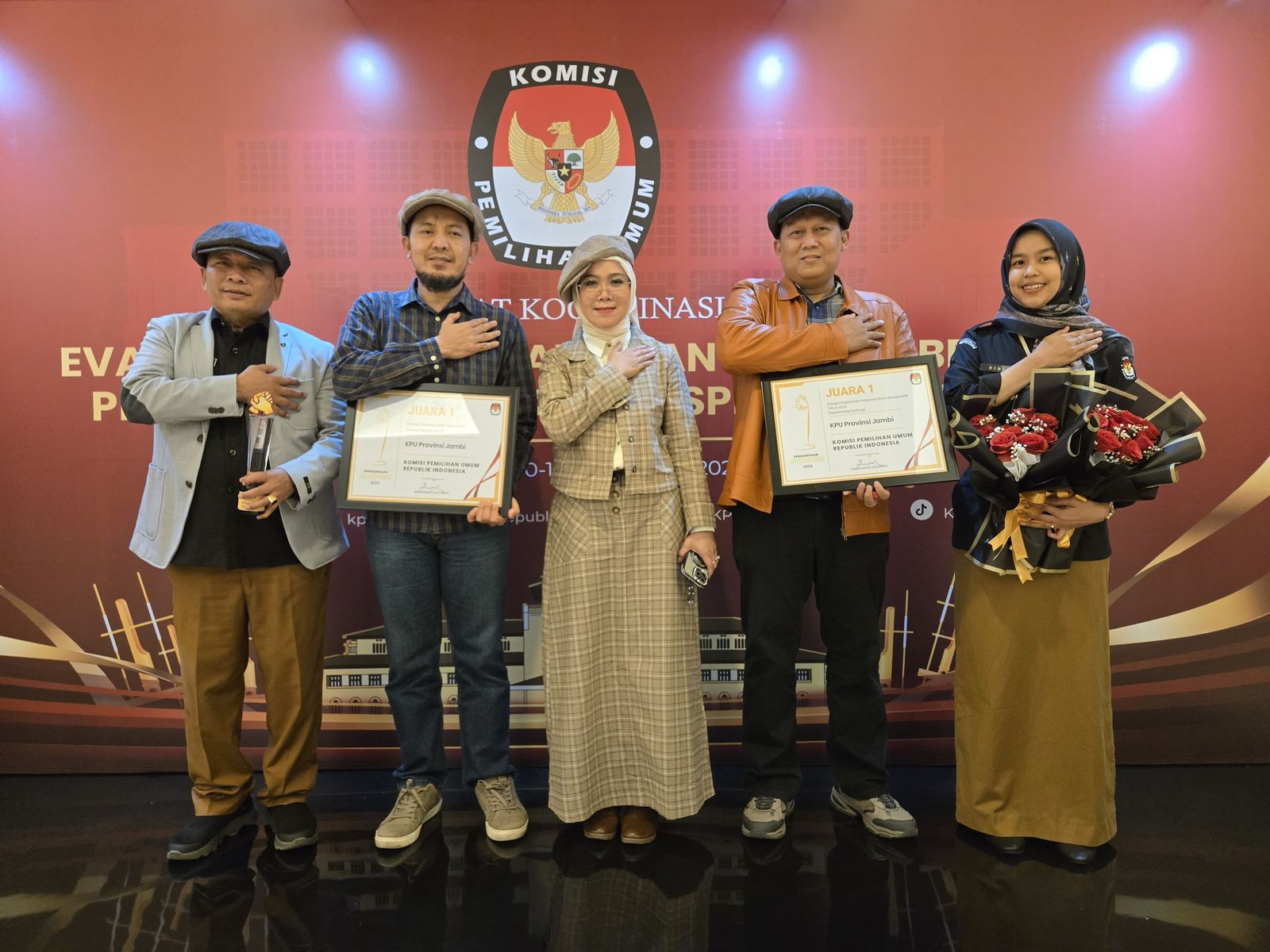 KPU Provinsi Jambi Raih 2 Anugerah Sekaligus 