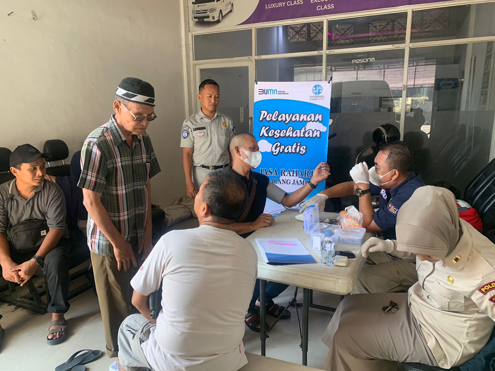 Jasa Raharja Jambi Gelar Giat Rutin Pemeriksaan Kesehatan Gratis di PO. AGATA Jambi