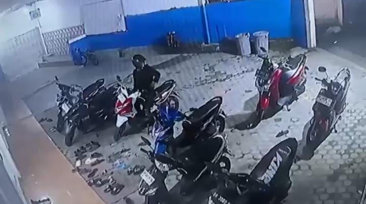 Salat Isya Berjamaah, Motor Ketua RT Kota Jambi Raib