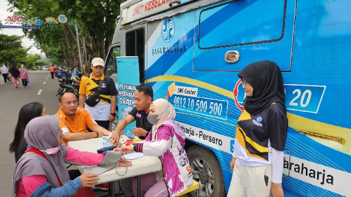 Jasa Raharja Beri Pelayanan Kesehatan Gratis Warga Jambi Bersama Senam Minggu Pagi di Kota Baru