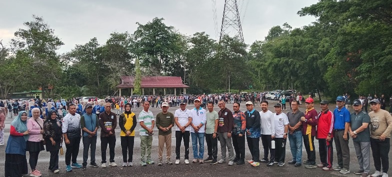 Wabup Merangin H A Khafidh Pimpin Senam Massal di Arboretum