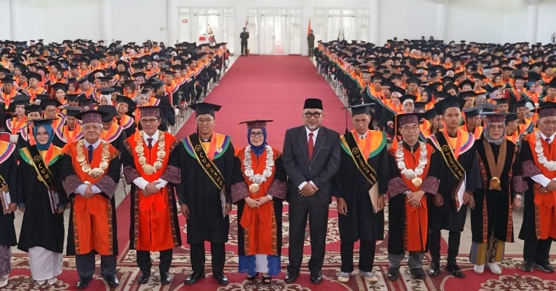 UNJA Kukuhkan 1,056 Wisudawan pada Wisuda Ke-118