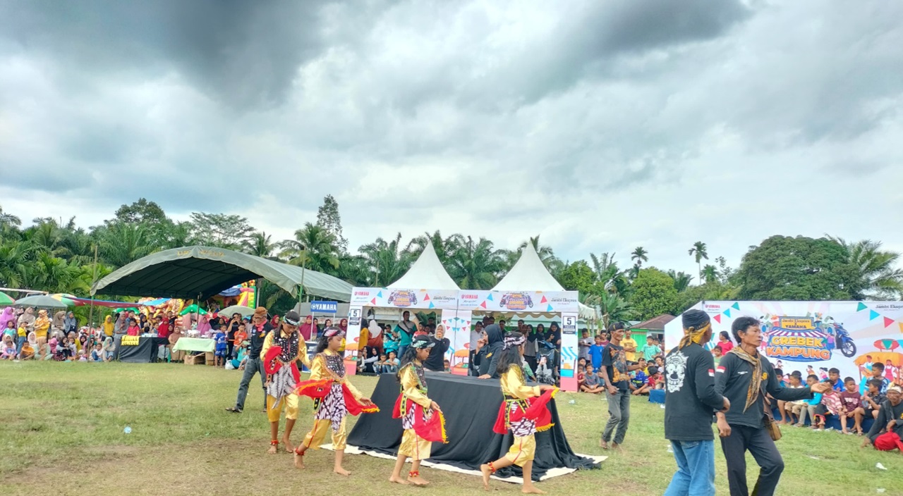 Ada Kuda Makan Beling di Acara Grebek Kampung Jambi Ekspres dan Yamaha di Bungo 