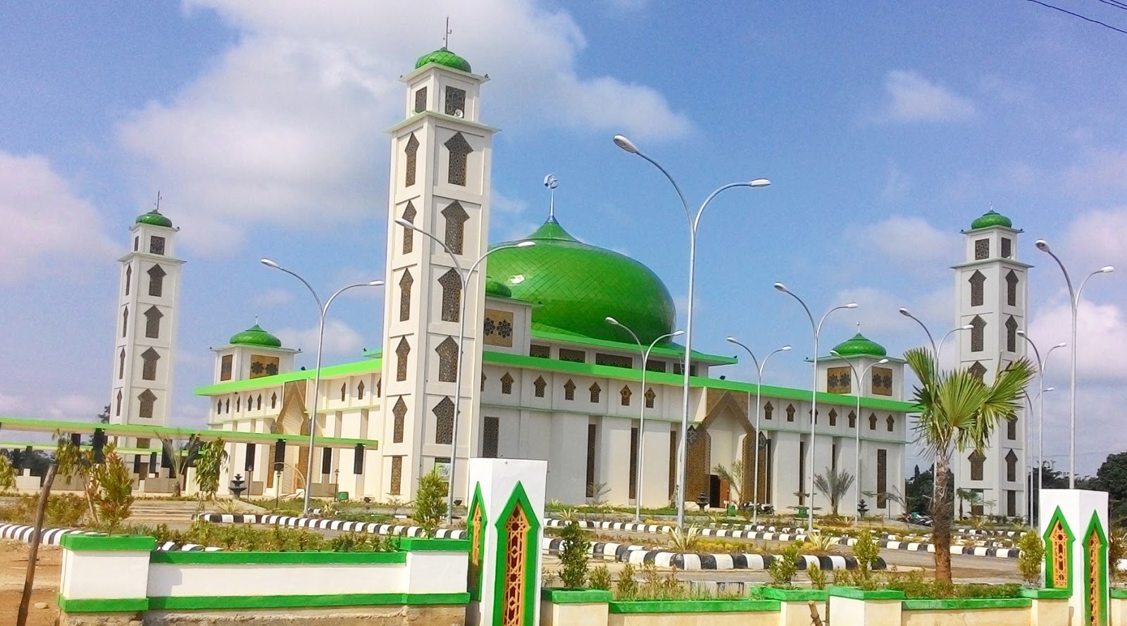 Dibangun dengan Biaya Rp60 Miliar, Masjid di Tebo Ini Masya Allah Indahnya