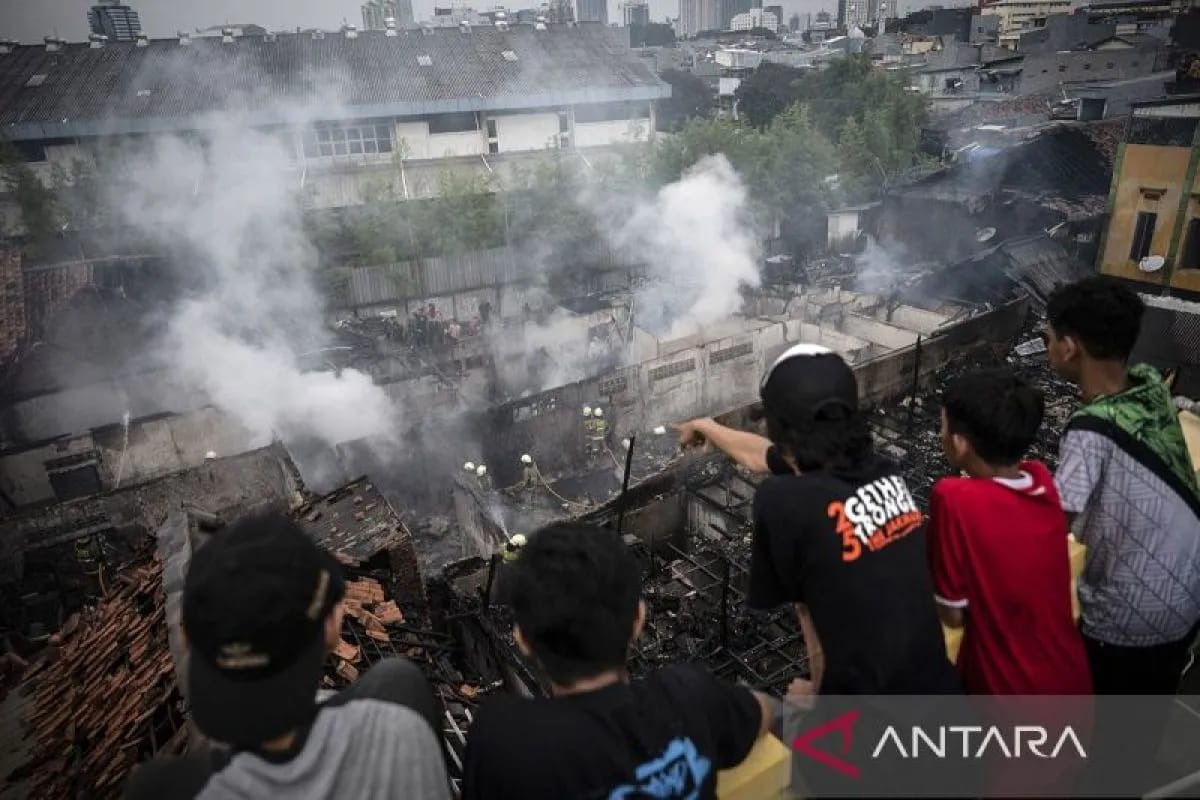 Kebakaran Rumah di Mangga Besar, Gulkarmat Kerahkan 17 unit Pemadam