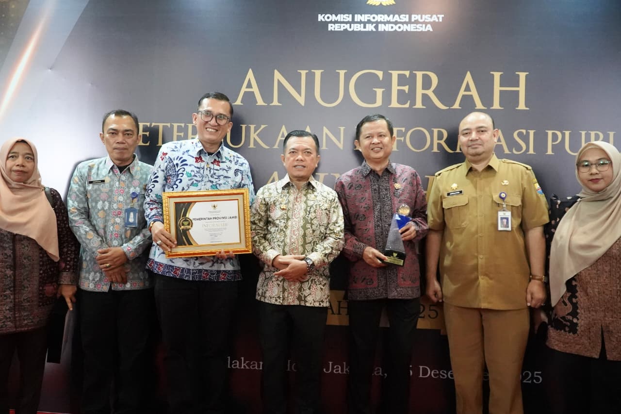 Al Haris Terima Anugerah Keterbukaan Informasi Publik 2025