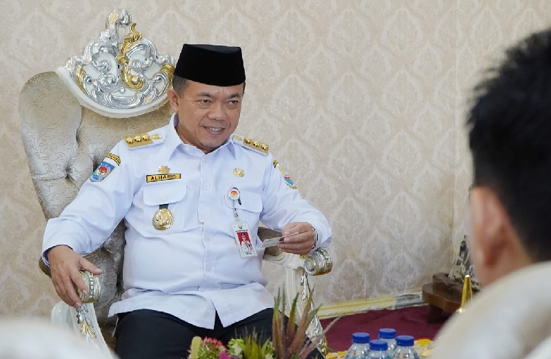 Al Haris Raih Penghargaan Top GPR Figure Award 2024 : Teruji Sejak Jabat Lurah Hingga Gubernur 