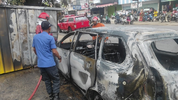 Mobil Diduga Pelangsir BBM Terbakar di Beringin-Kota Jambi
