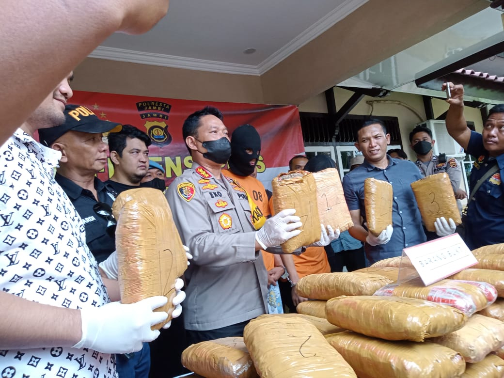 Dua Orang Bandar Narkoba Diringkus Polisi