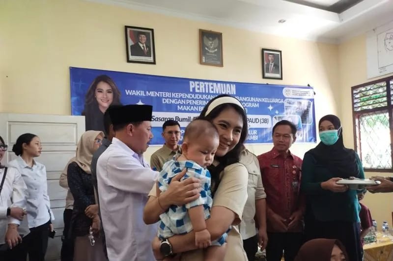 Wamendukbangga Distribusikan Paket MBG untuk Sasaran 3B