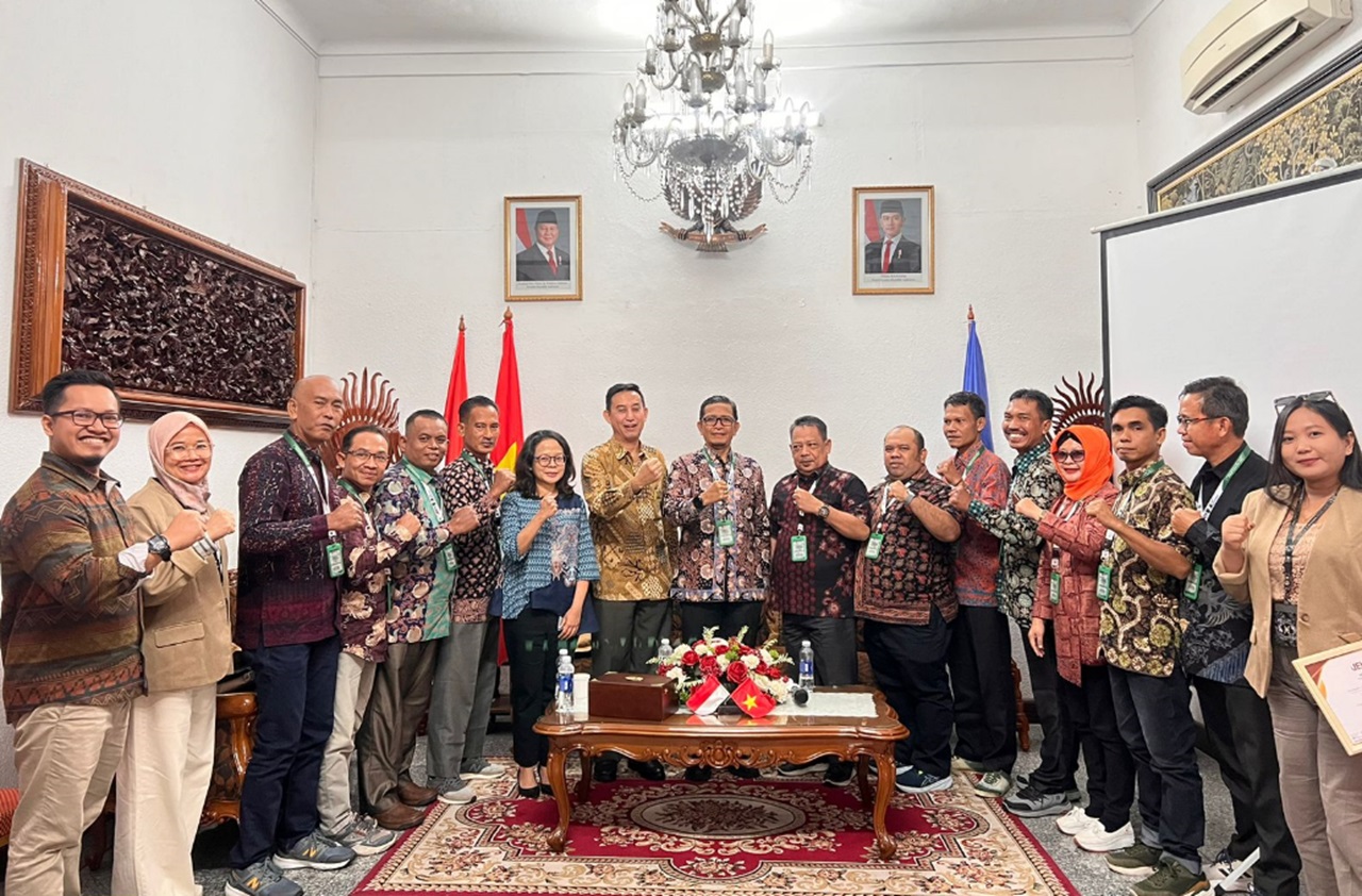 Konjen RI Kaget Kades Tangguh Batanghari Belajar Hingga ke Negeri Vietnam