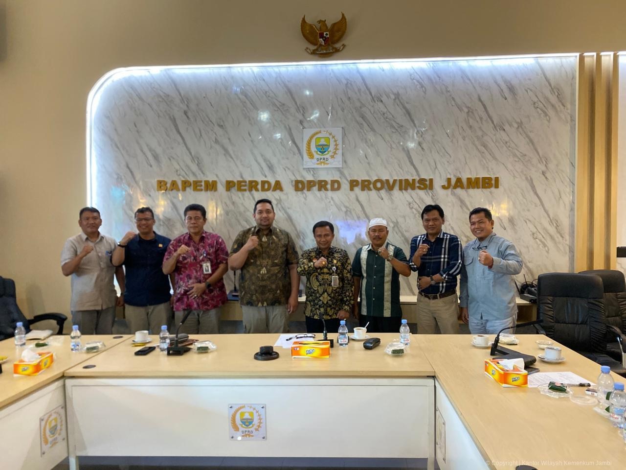 Kakanwil Kemenkum Jambi Hadiri Rapat Penyusunan Lima Ranperda Inisiatif DPRD Provinsi Jambi