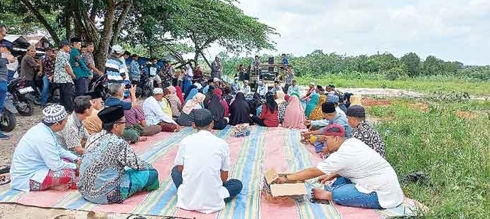 Tolak Stockpile Batu Bara di Aurduri, Warga Mendalo Darat dan Perumahan Aurduri Gelar Doa Bersama 