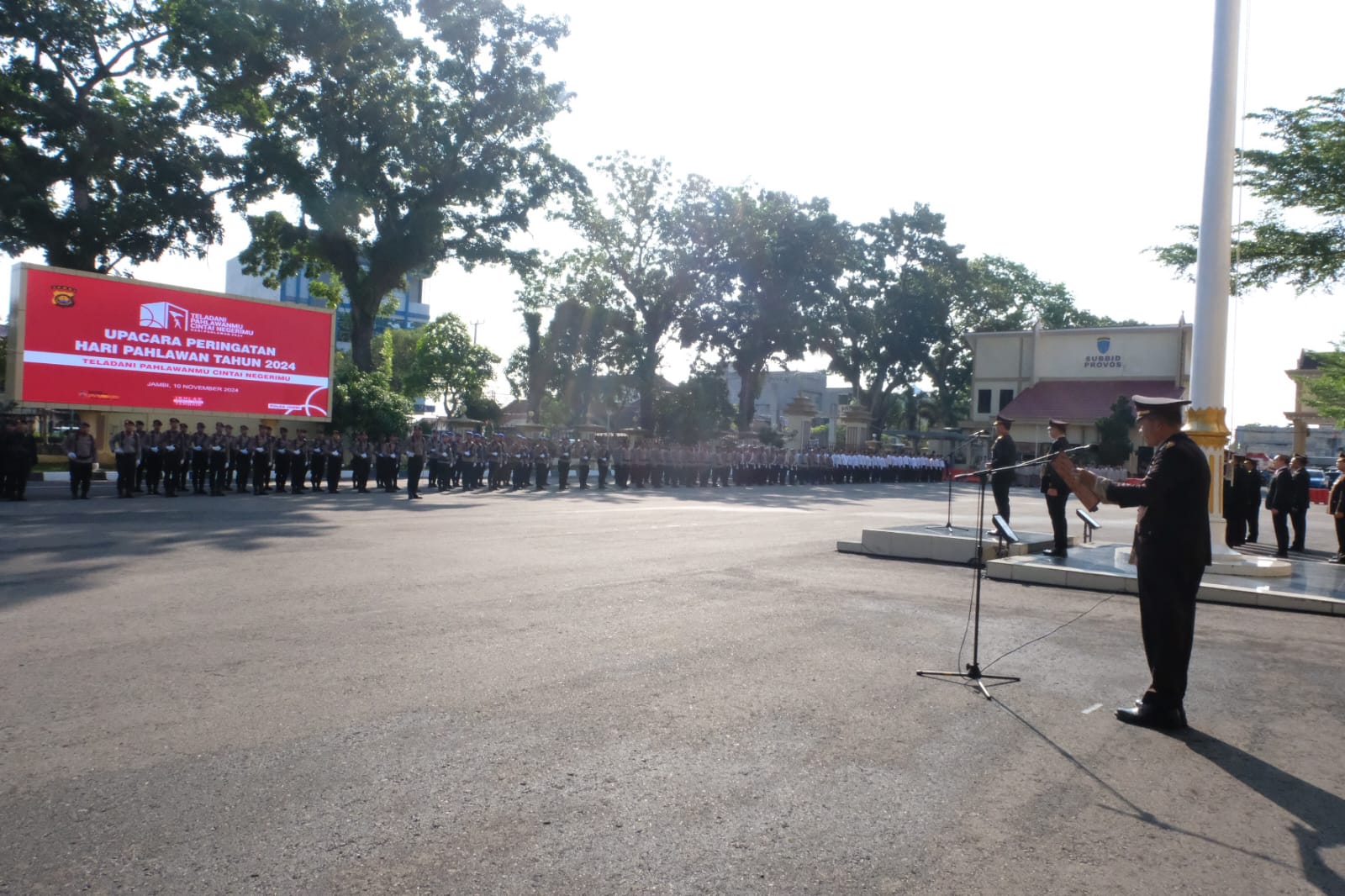 Polda Jambi Gelar Upacara Peringati Hari Pahlawan 