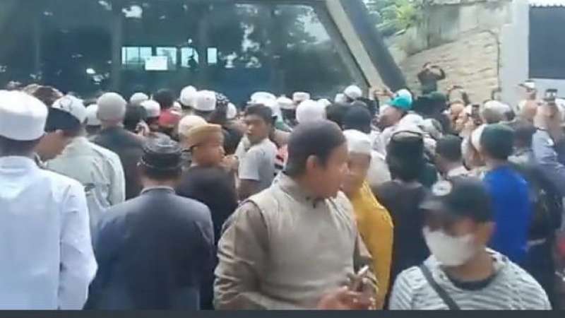Viral, Video Ratusan Orang Geruduk Eks Holywings Bogor 