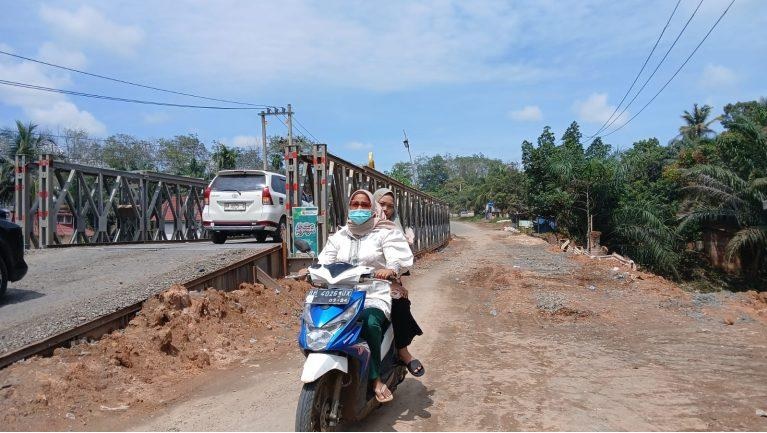 Baru Ditimbun, Sopir Keluhkan Lambannya Pengerjaan Box Culvert KM 60 Bungo