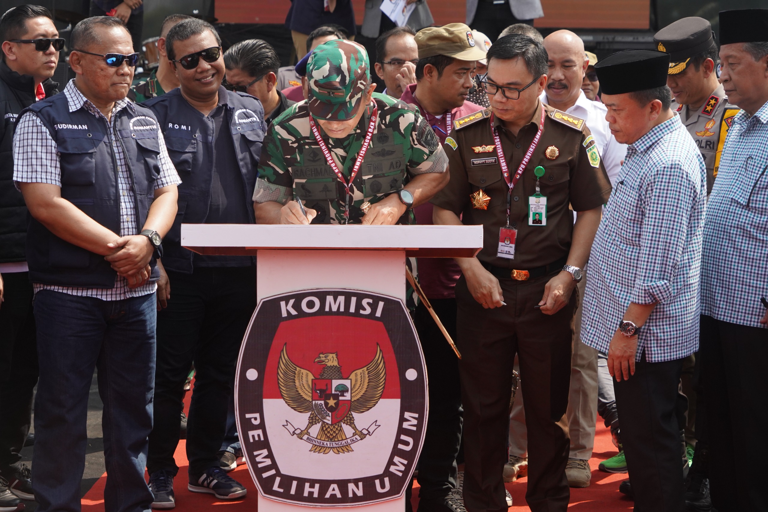 Danrem 042/Gapu Hadiri Deklarasi Kampanye Damai Pemilihan Cagub dan Cawagub Provinsi Jambi