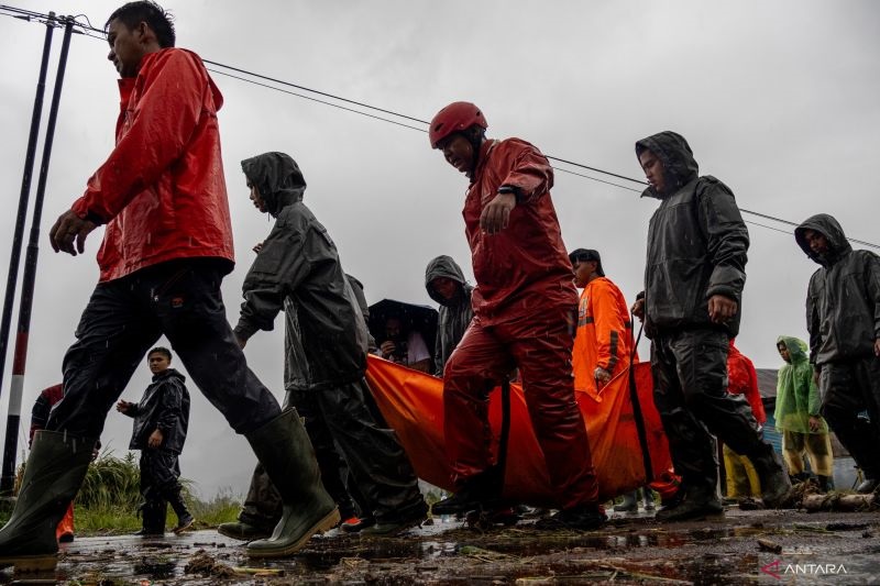 Pemprov Sumbar Terus Maksimalkan Pencarian 85 Korban Banjir yang Hilang 