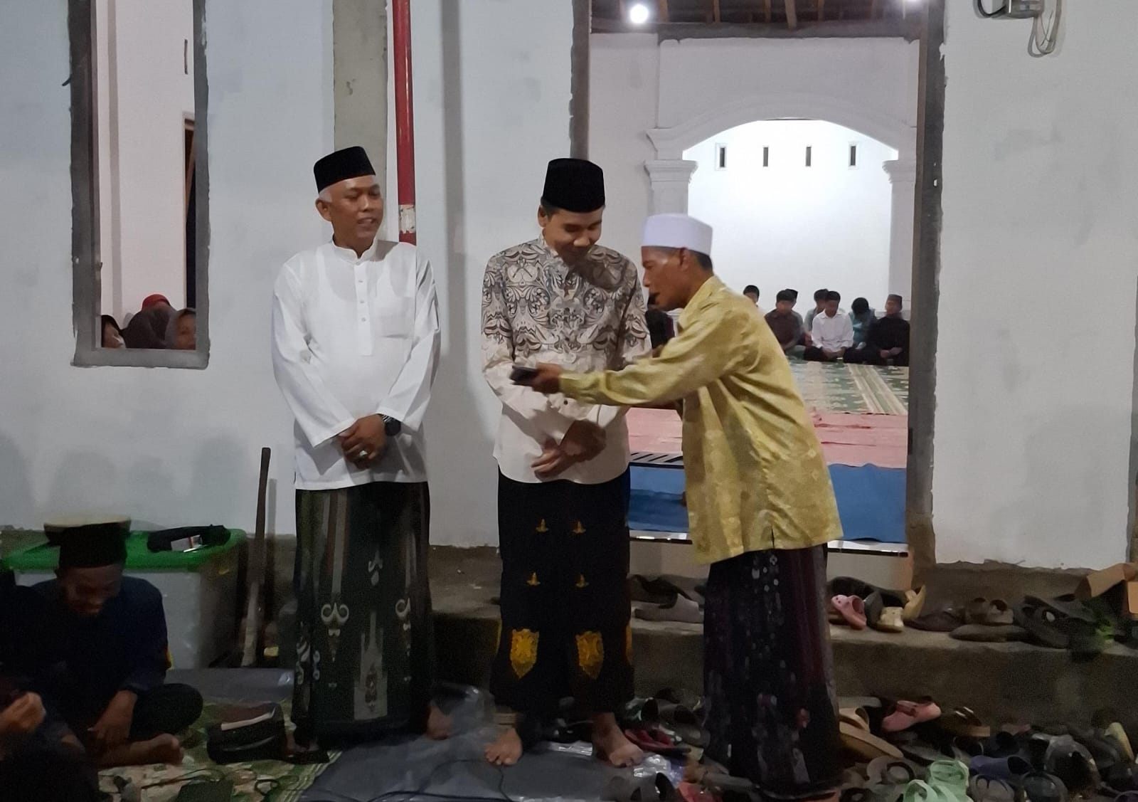 Hadiri Acara Maulid Nabi, Zuwanda Didoakan Warga Dusun Trisakti, Mestong Muaro Jambi