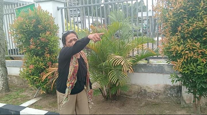 Histeris, Orang Tua Korban Bantah Pernyataan Kuasa Hukum Yanto:Demi Allah Dak Pernah Aku Dan Laki Minta Duit