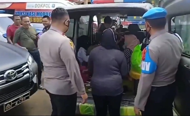 Video Viral!! Berisi Wisatawan Sebuah Ambulans Terobos One Way