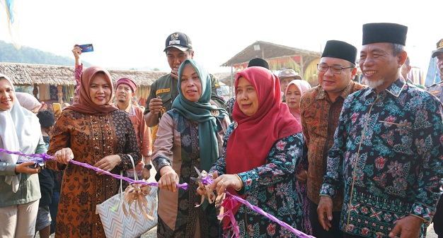 Diawali Bantai Kerbau, Kenduri Swarnabhumi Dibuka Bupati dan Wabup Merangin