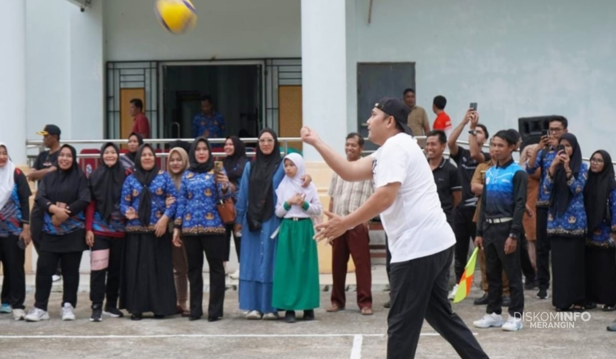 Bupati H M Syukur Buka Turnamen Volly HUT ke-76 Merangin