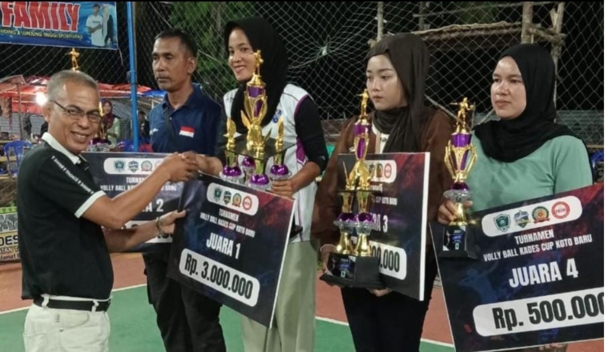 Bupati H M Syukur Tutup Turnamen Volly Kades Cup
