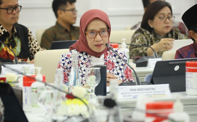 Menteri PANRB Rini Widyantini : Kartu Kesejahteraan dan Kartu Usaha Diharapkan Berbasis Digital