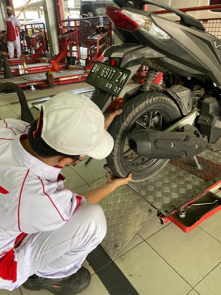 Ini Langkah Mudah Merawat Ban Sepeda Motor Agar Semakin Awet 