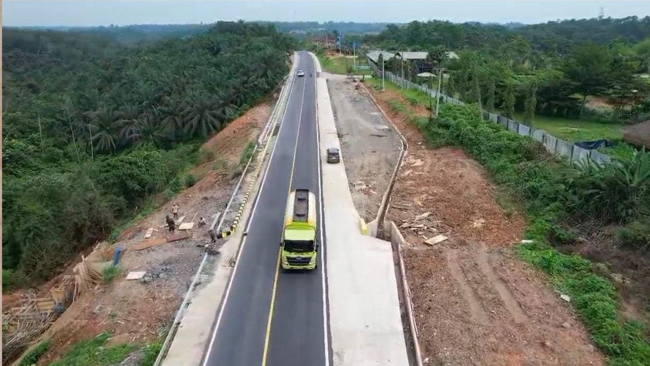 Longsor Jalinsum Kelar Ditangani, Akses Jalan Lintas Sumbar-Jambi Tak Lagi Terkendala