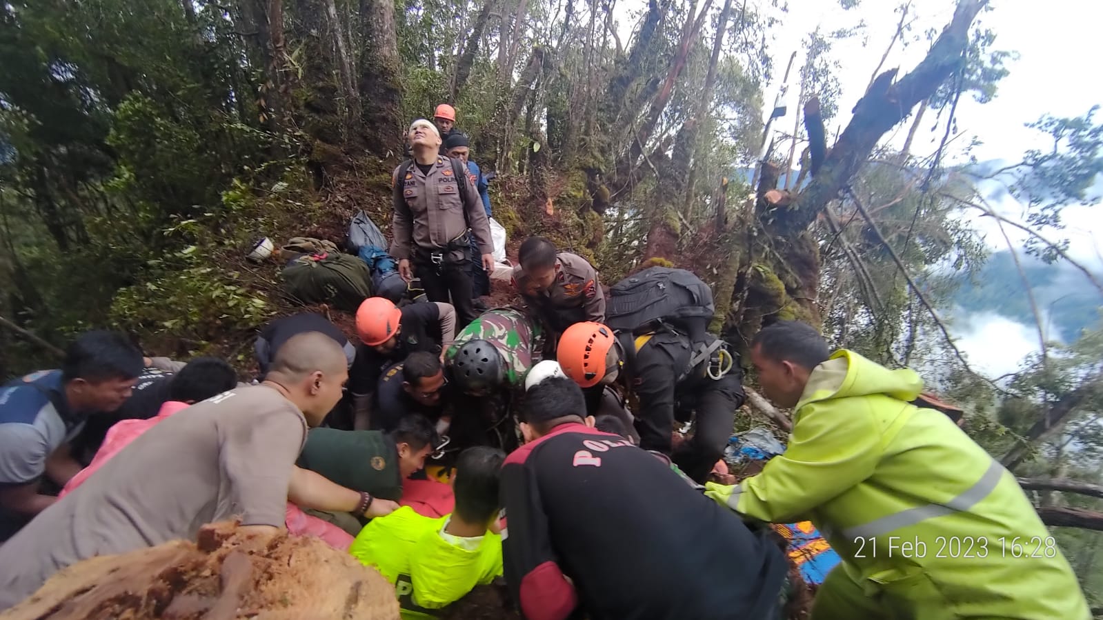 76 Jam Menahan Sakit, Kapolda Jambi Berhasil Dievakuasi dari Hutan Kerinci