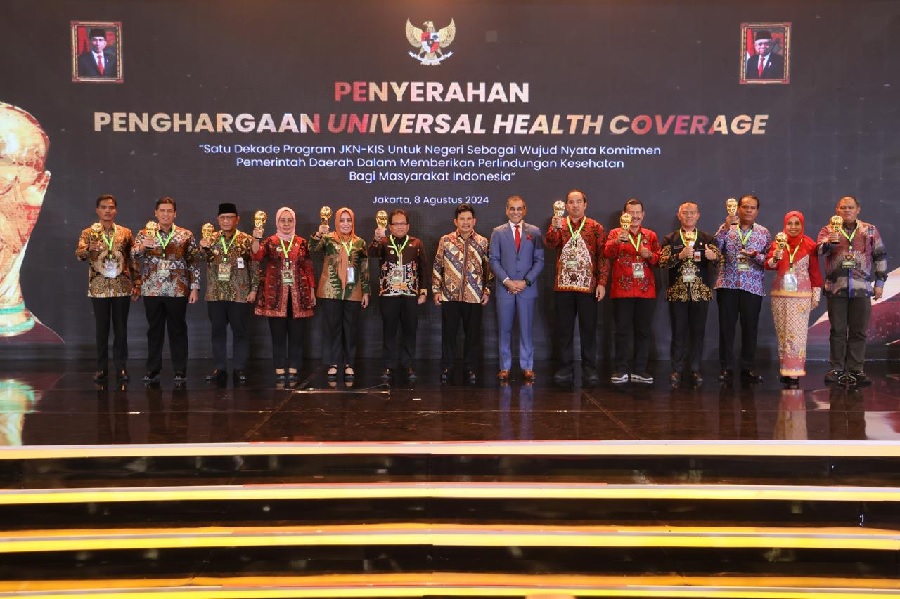 Pj Wali Kota Jambi Raih Penghargaan UHC Award 2024, Ini Pesan Wapres