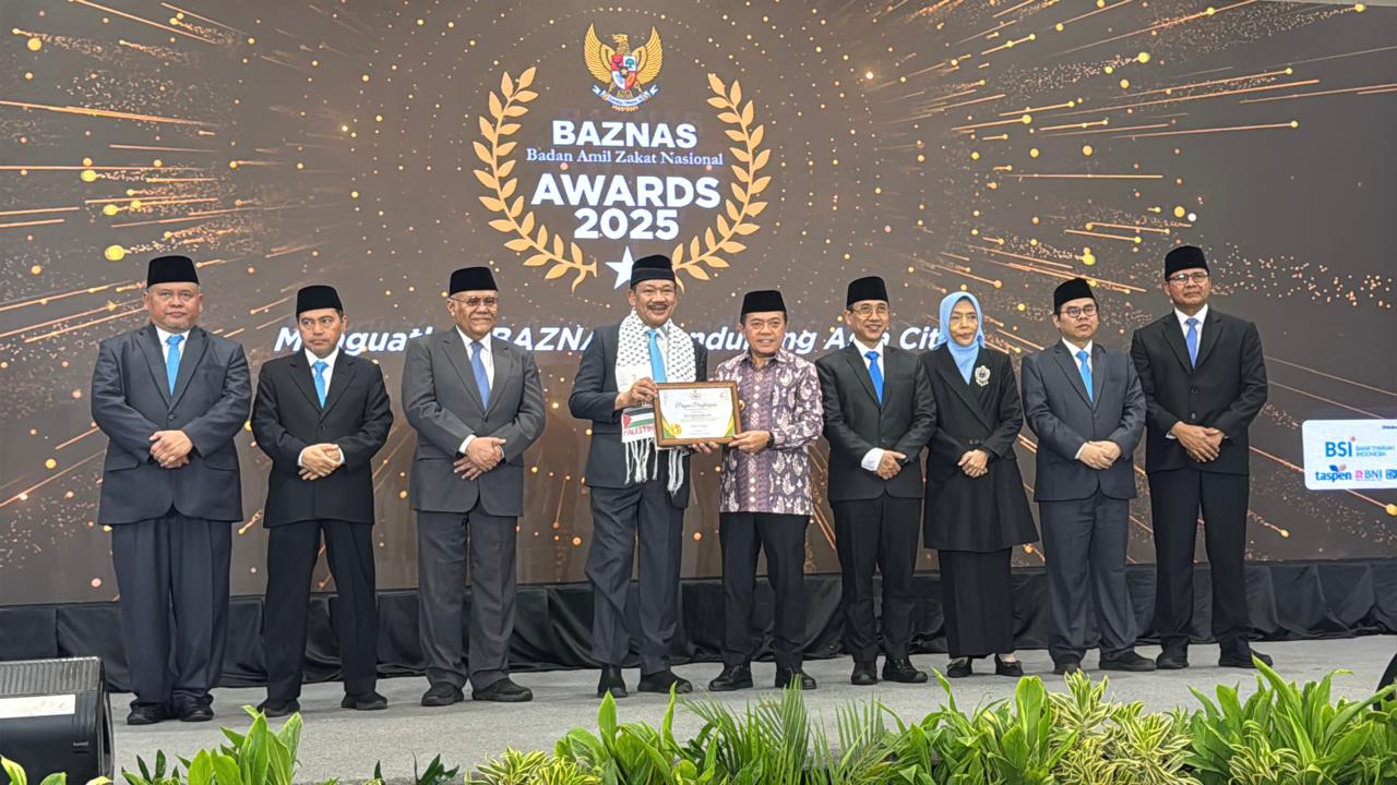 Terima Penghargaan BAZNAS Awards 2025, Gubernur Al Haris Bertekad Terus Perkuat Peran Zakat di Provinsi Jambi