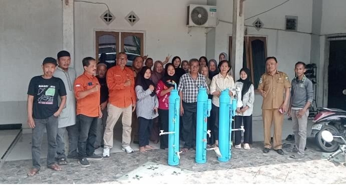 Krisis Air Bersih, Tim Pengmas Poltekkes Kemenkes Jambi Terapkan Teknologi Filter MBC di Desa Tangkit Baru