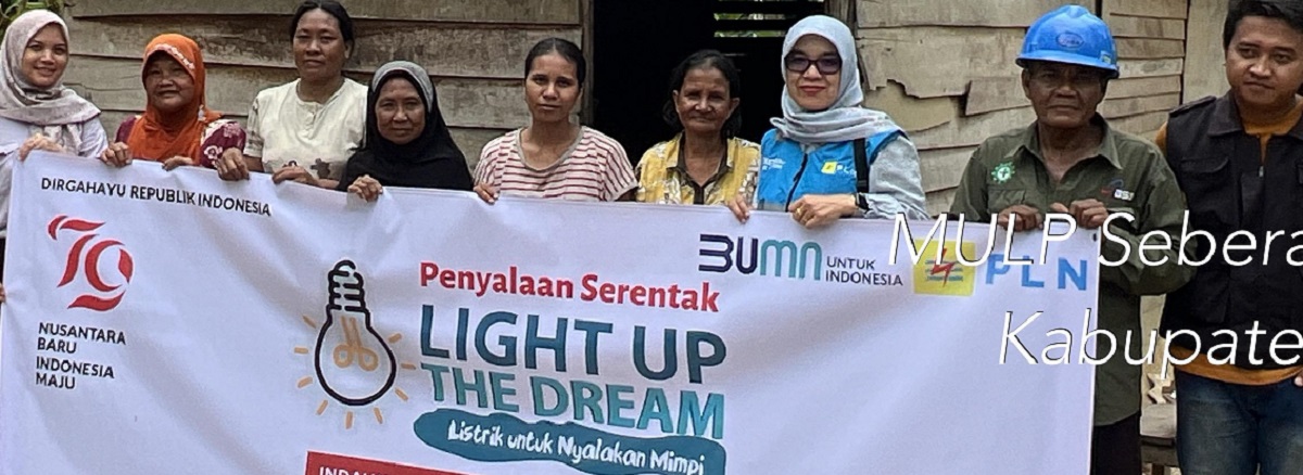 PLN ULP Wujudkan Impian Warga Seberang Kota Melalui Program Light UP The Dream