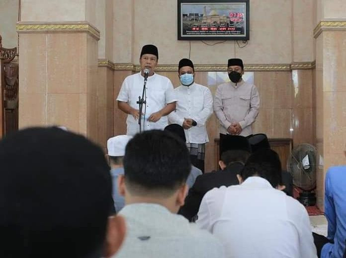 Bupati Bersama Wakil Bupati dan Sekda Tanjabtim Shalat Ied Bersama