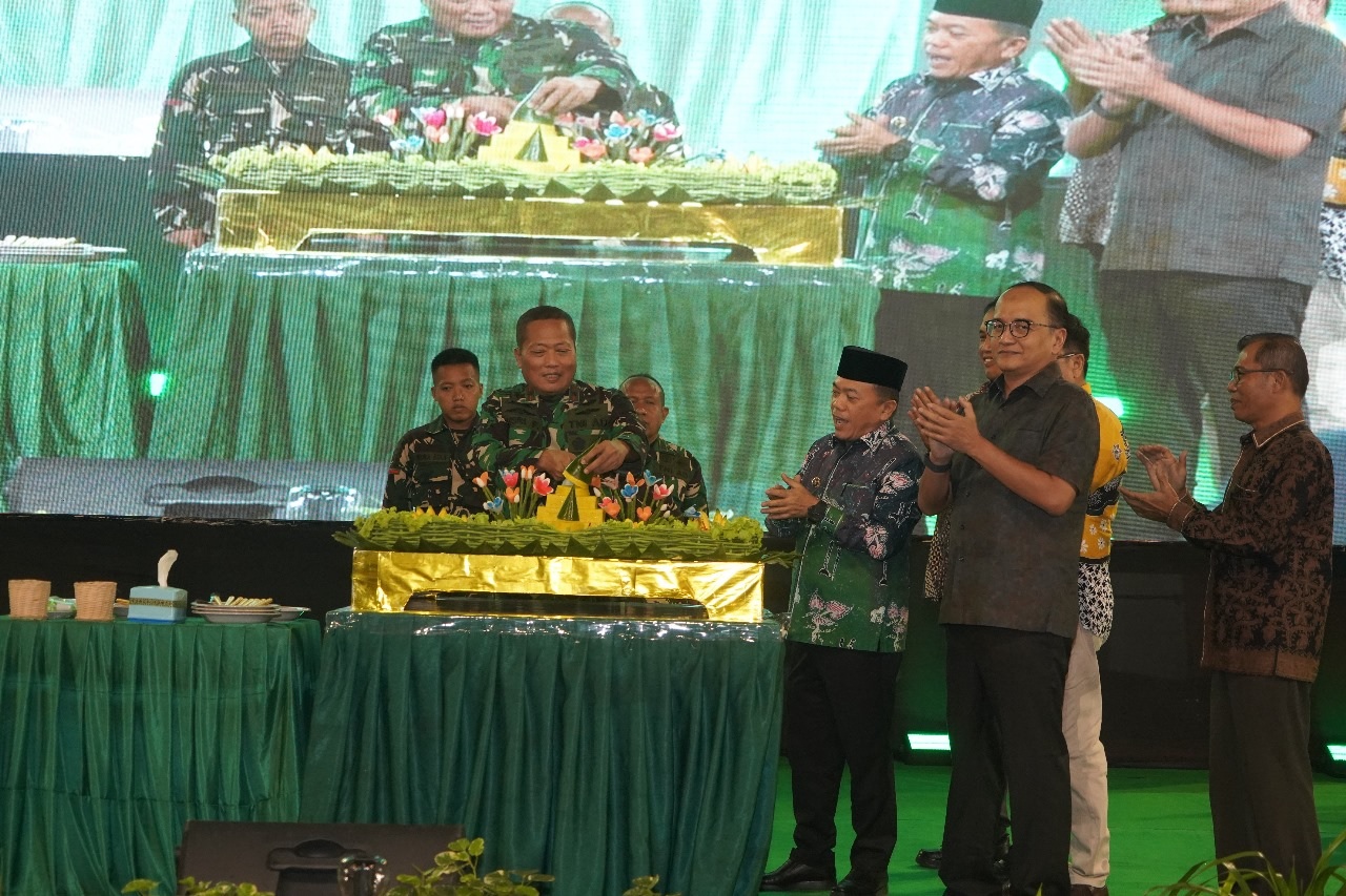 Syukuran Puncak HUT ke-66 Korem 042/Gapu Digelar Penuh Khidmat  Kebersamaan